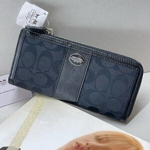 (new+tag) Coach 48437 legacy zip black wallet signature jacquard + leather trim